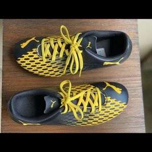 Mens Puma soccer shoes size 7
